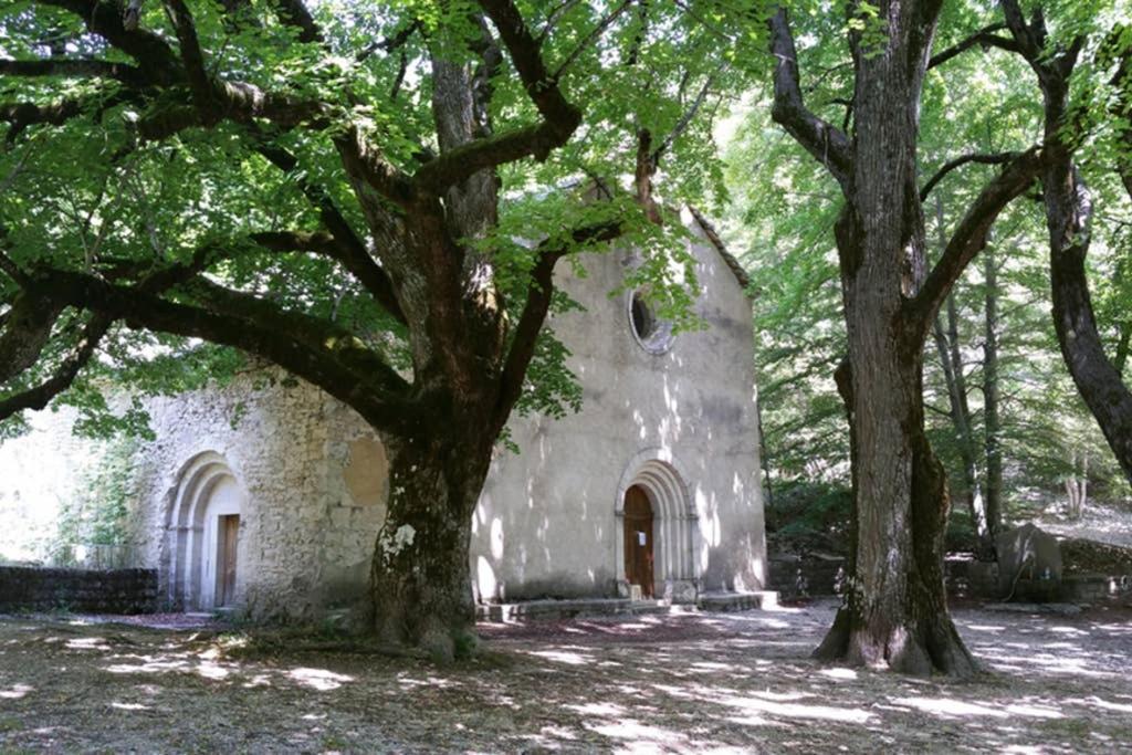 Villa La Lurette, Appartement Et Studio Saint-Étienne-les-Orgues Exteriör bild